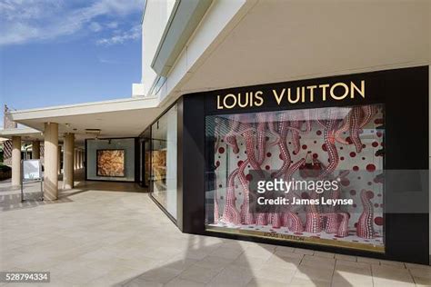 louis vuitton store naples.